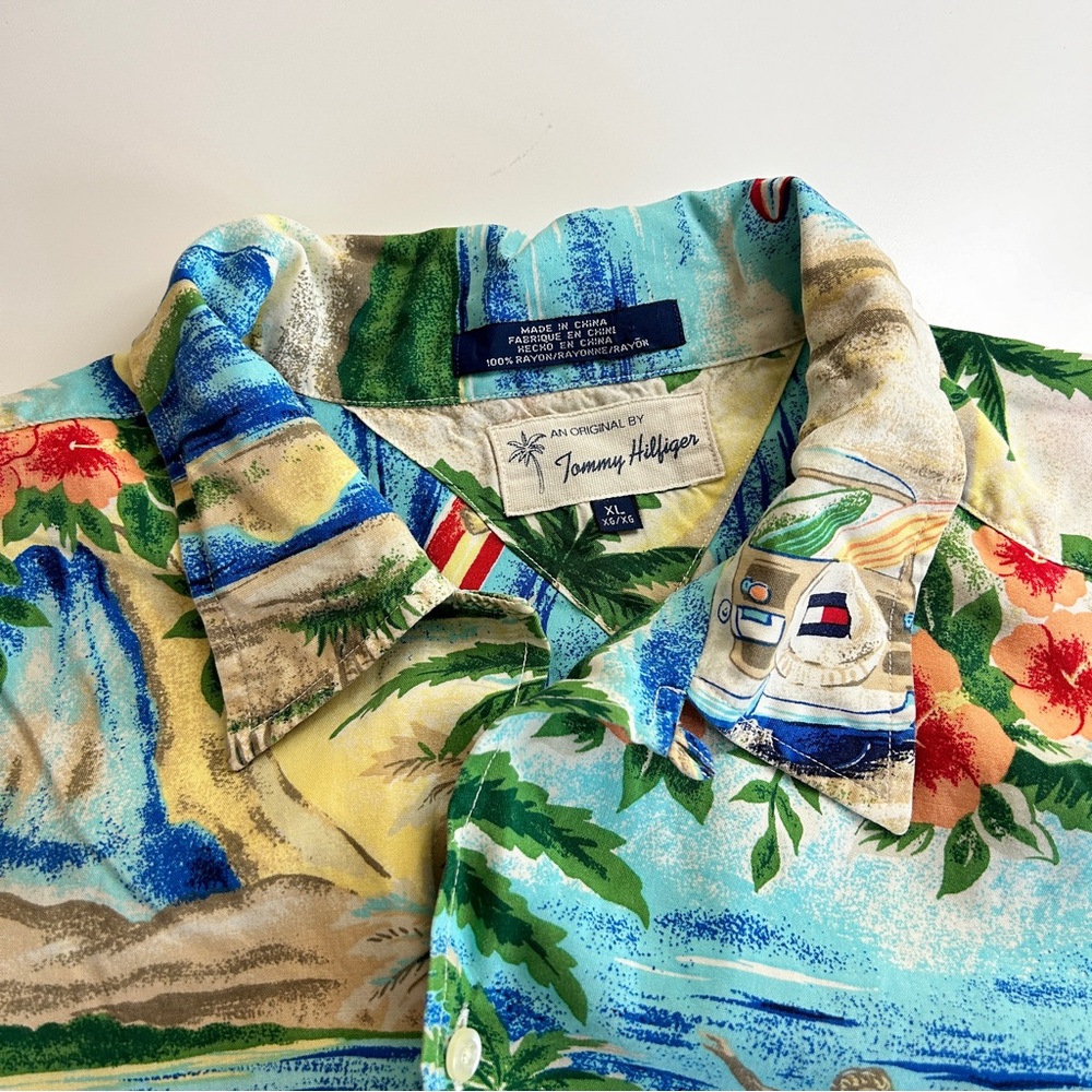 Vintage Tommy Hilfiger Logo
Hawaiian Surfing Floral Board SS
Camp Shirt … - Picture 6 of 10